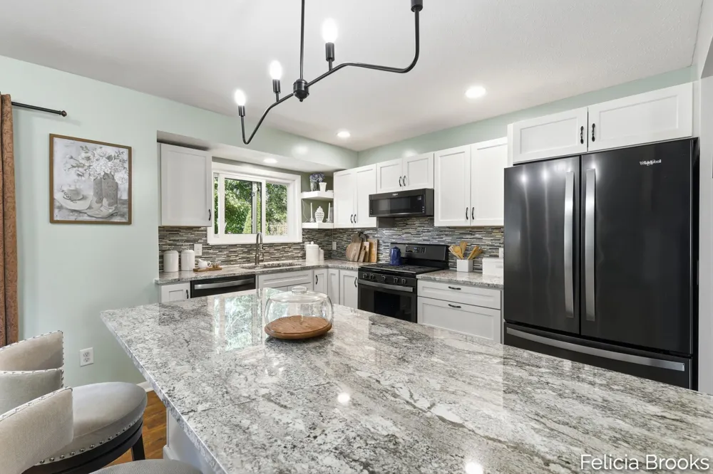 457 Parkside Avenue NW Grand Rapids, MI 49534