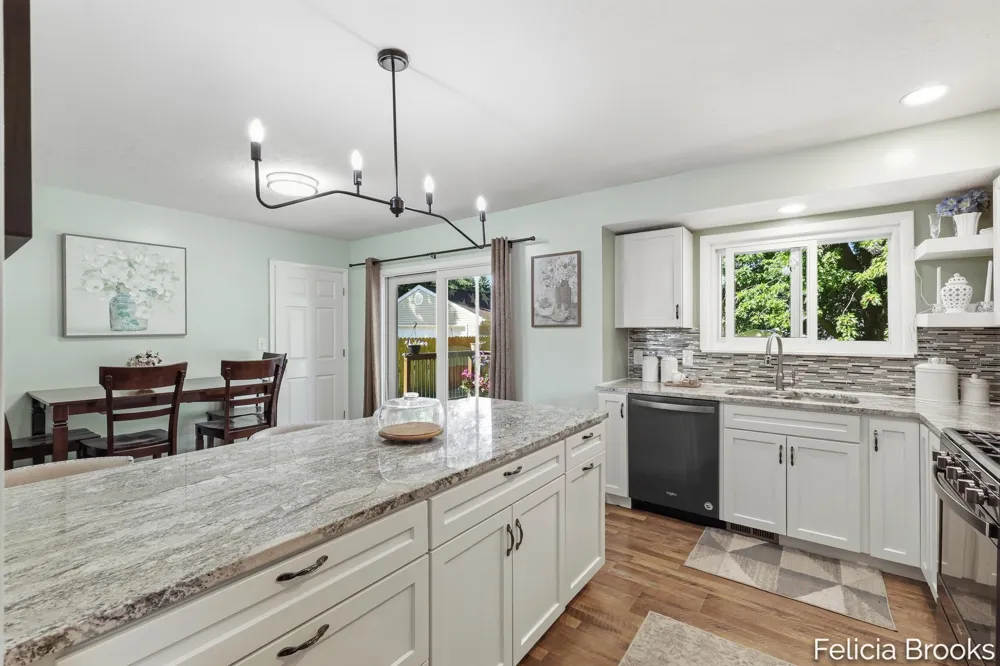 457 Parkside Avenue NW Grand Rapids, MI 49534
