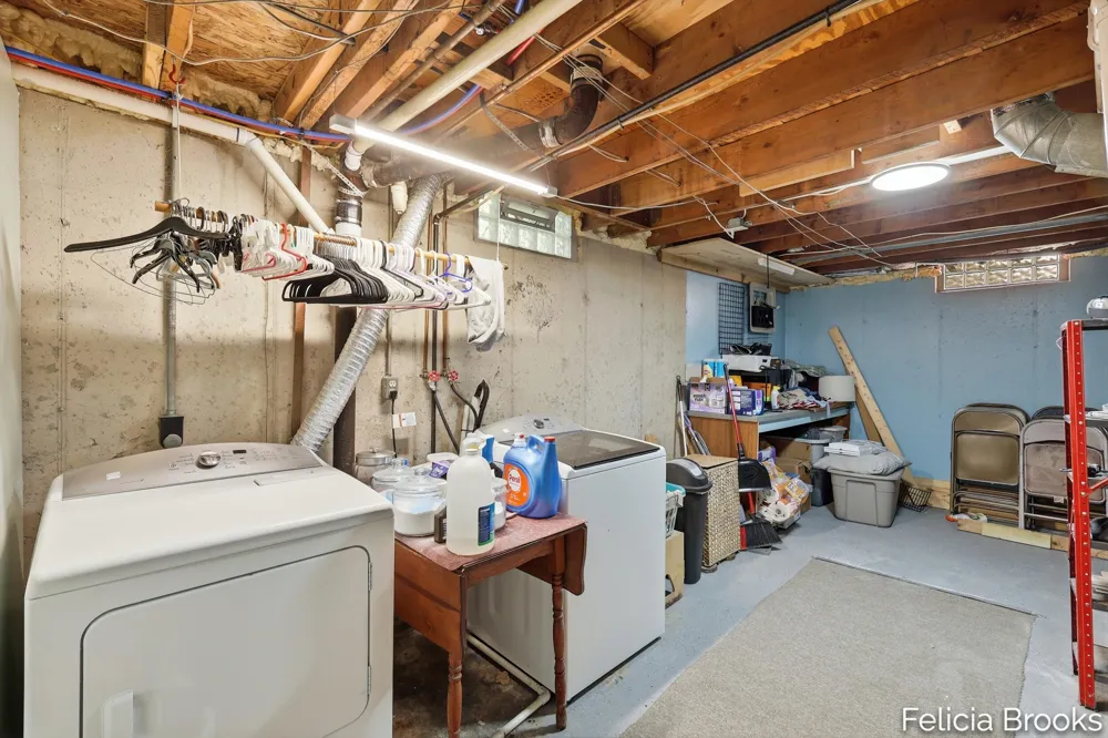 457 Parkside Avenue NW Grand Rapids, MI 49534