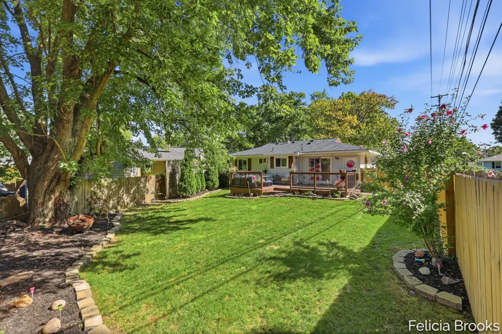 457 Parkside Avenue NW Grand Rapids, MI 49534