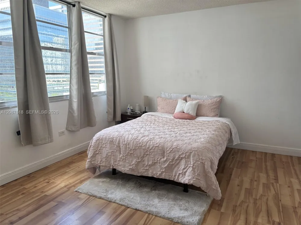 801 Brickell Bay Dr #964 Miami, FL 33131
