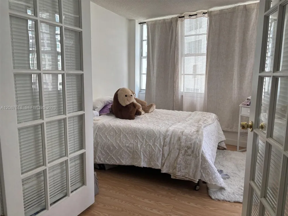 801 Brickell Bay Dr #964 Miami, FL 33131