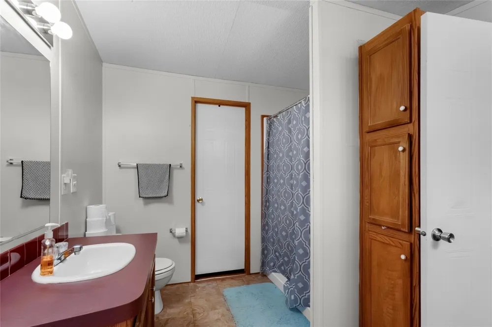 420781 1143 ROAD Eufaula, OK 74432