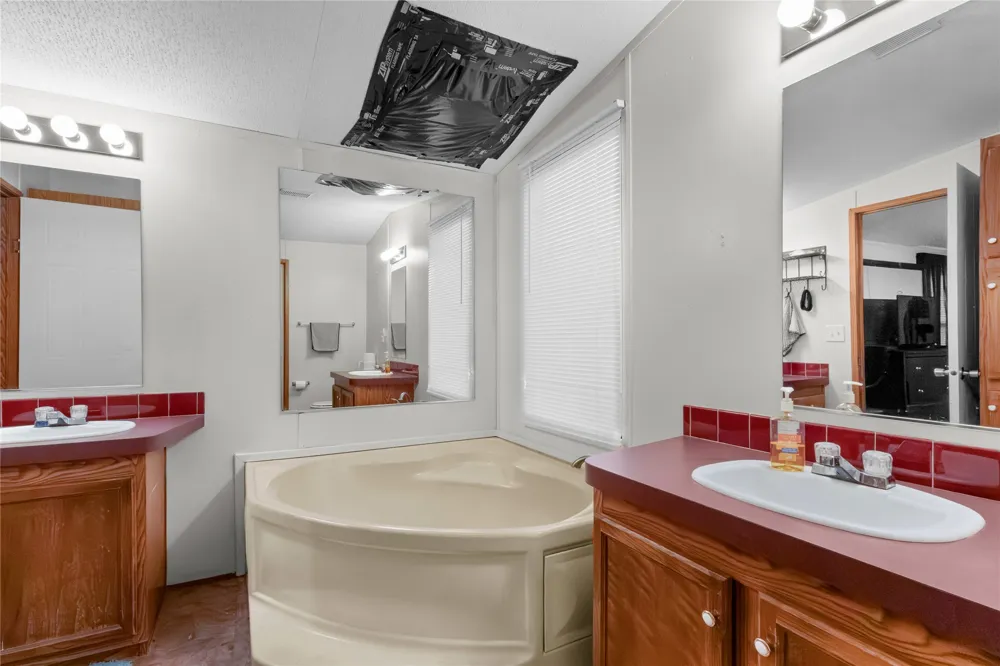 420781 1143 ROAD Eufaula, OK 74432