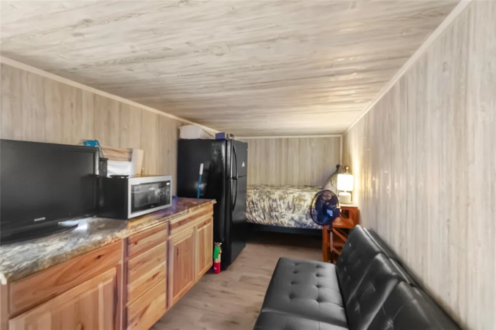 420781 1143 ROAD Eufaula, OK 74432