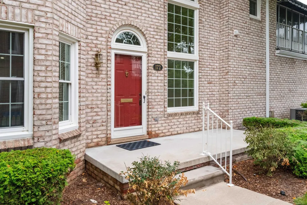 172 Windwood Pointe Avenue St Clair Shores City, MI 48080