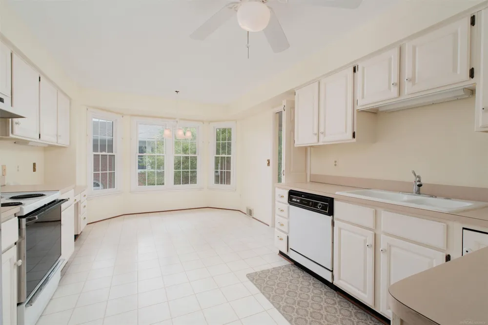 172 Windwood Pointe Avenue St Clair Shores City, MI 48080