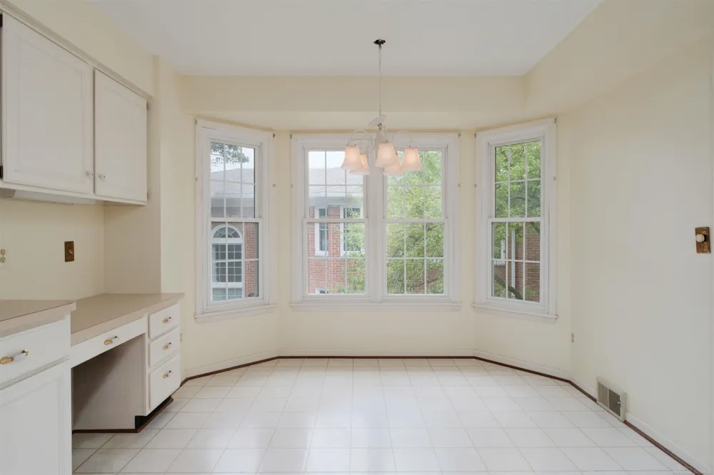 172 Windwood Pointe Avenue St Clair Shores City, MI 48080