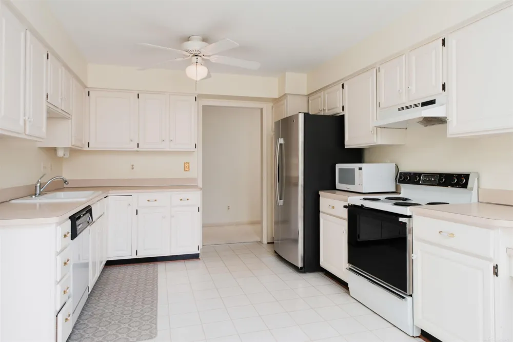 172 Windwood Pointe Avenue St Clair Shores City, MI 48080