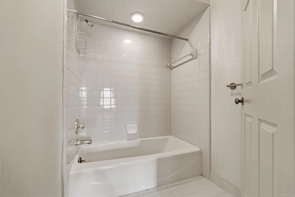 172 Windwood Pointe Avenue St Clair Shores City, MI 48080