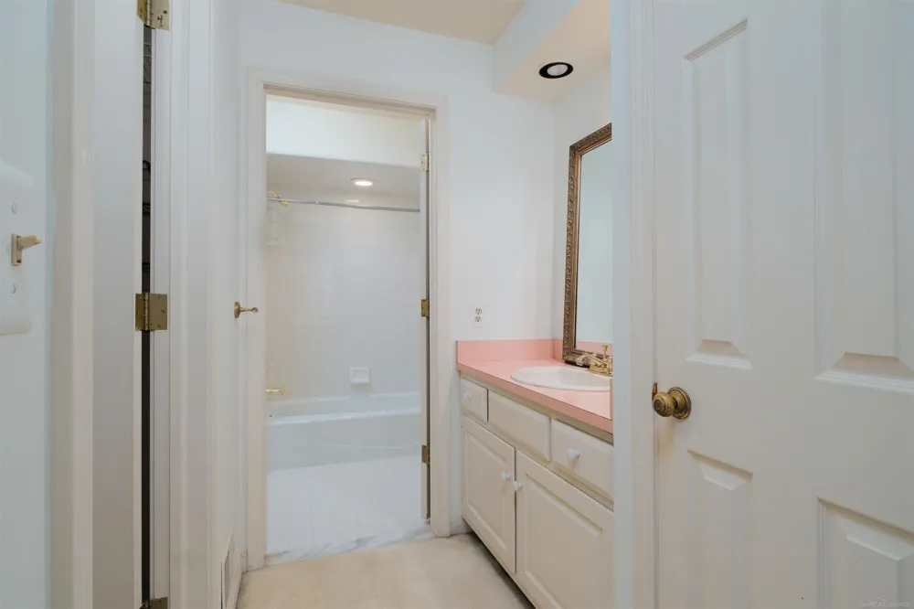 172 Windwood Pointe Avenue St Clair Shores City, MI 48080