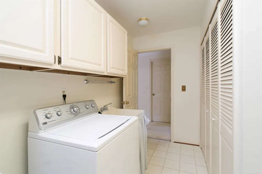 172 Windwood Pointe Avenue St Clair Shores City, MI 48080