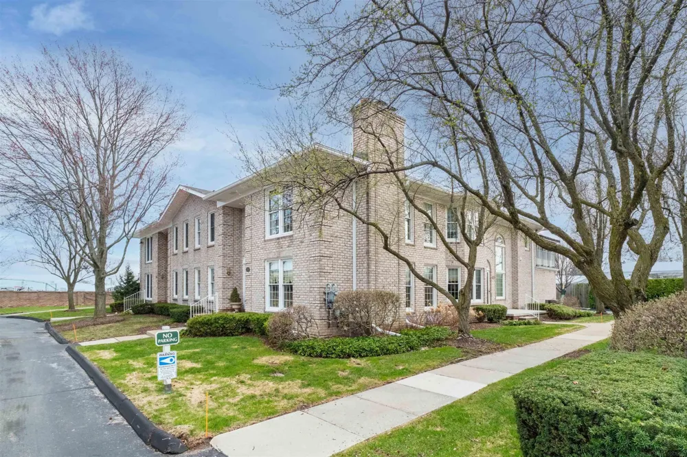 172 Windwood Pointe Avenue St Clair Shores City, MI 48080