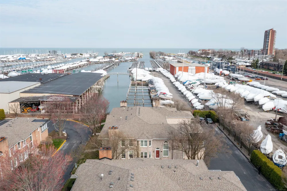 172 Windwood Pointe Avenue St Clair Shores City, MI 48080