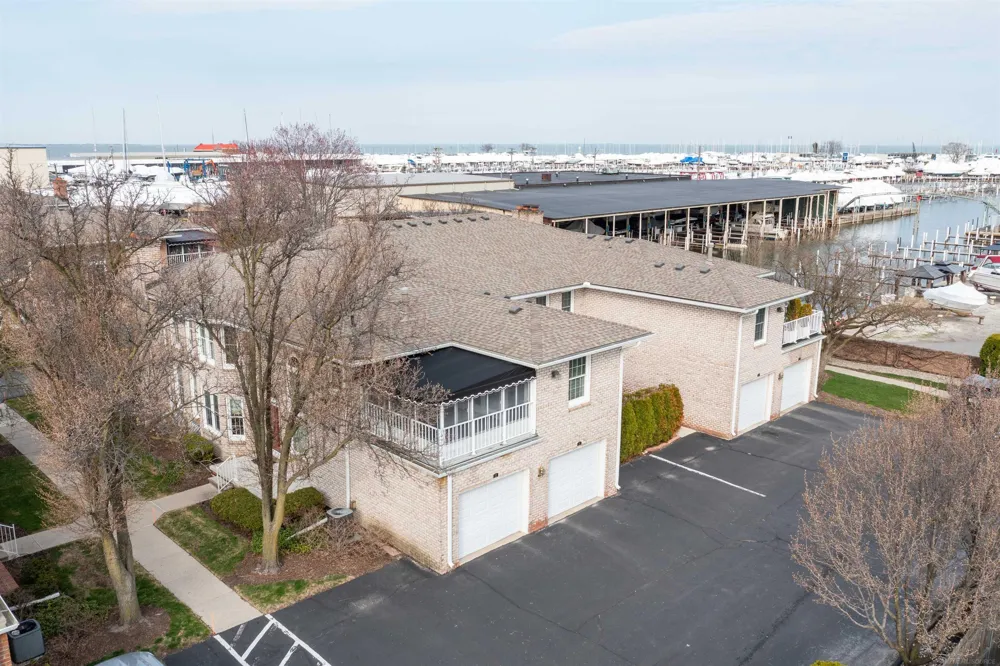 172 Windwood Pointe Avenue St Clair Shores City, MI 48080