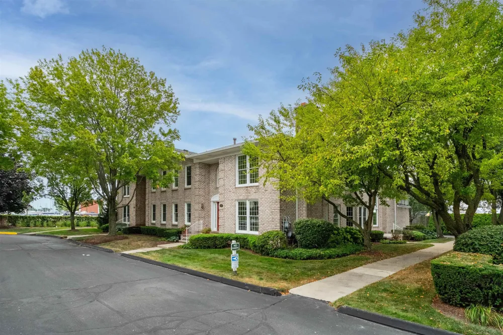 172 Windwood Pointe Avenue St Clair Shores City, MI 48080