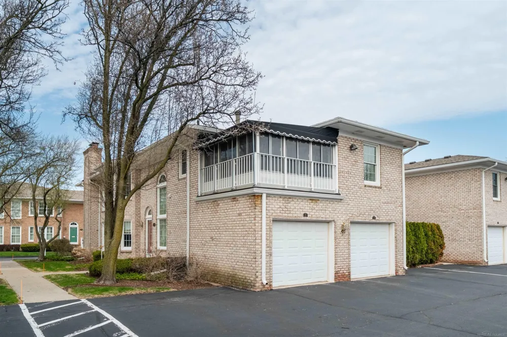 172 Windwood Pointe Avenue St Clair Shores City, MI 48080
