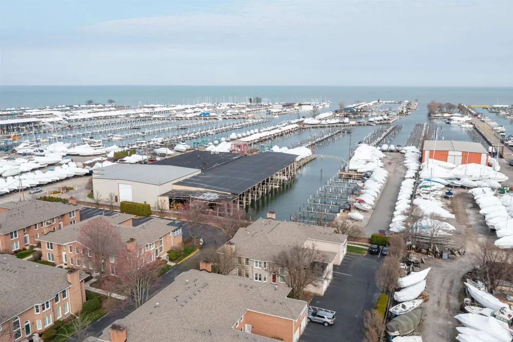172 Windwood Pointe Avenue St Clair Shores City, MI 48080