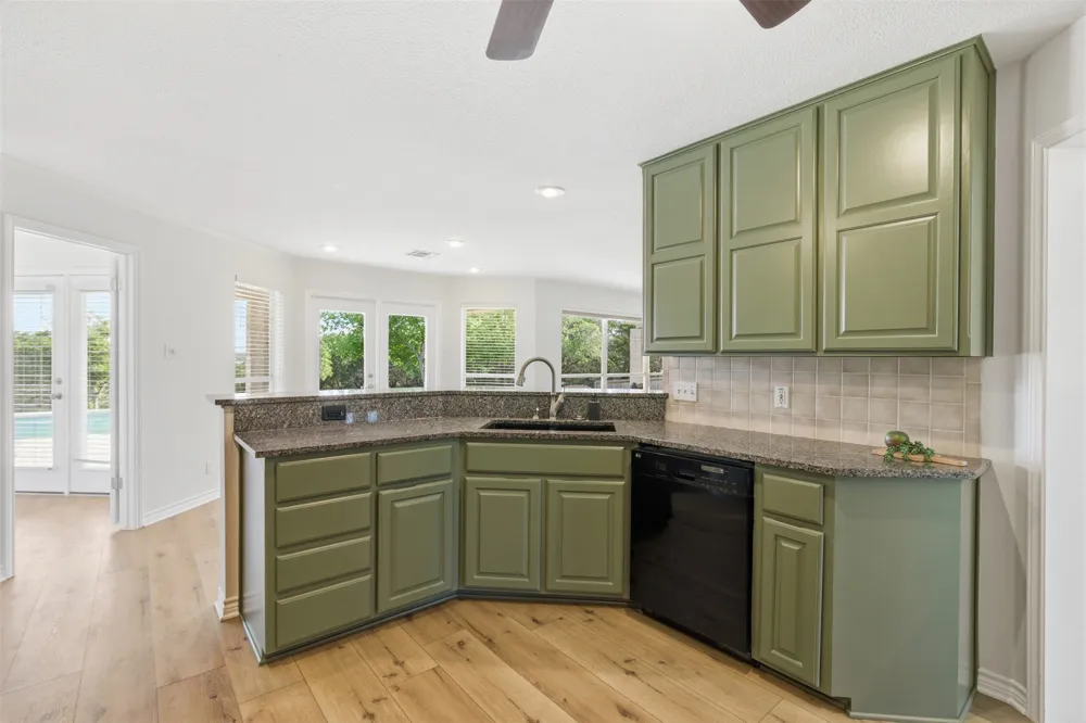 71 Wrangler Drive Morgans Point Resort, TX 76513