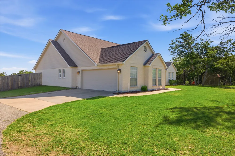 71 Wrangler Drive Morgans Point Resort, TX 76513