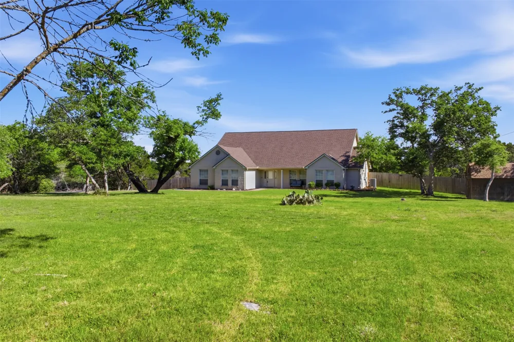71 Wrangler Drive Morgans Point Resort, TX 76513