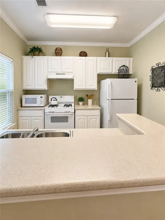 2585 Laurel Circle NW Atlanta, GA 30311