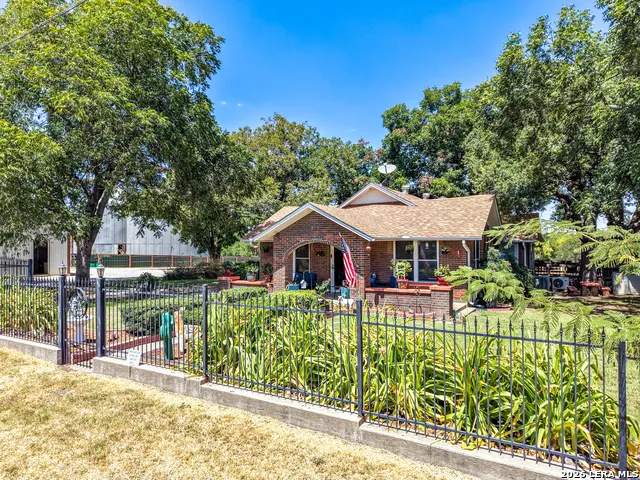 509 E Almante Avenue De Leon, TX 76444