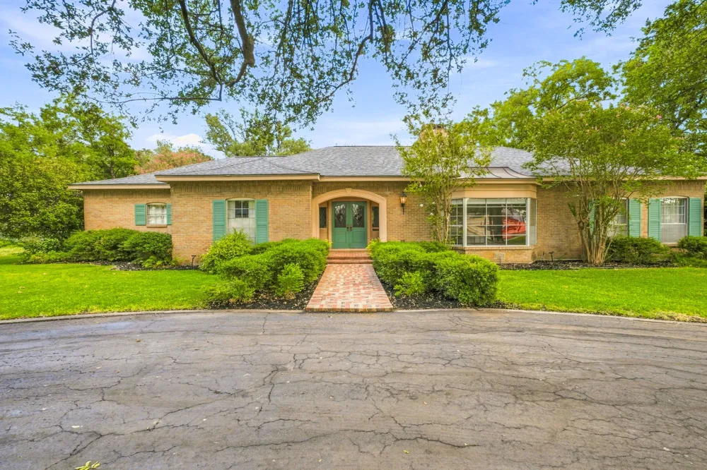711 Hurt Street Dublin, TX 76446