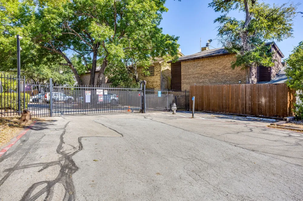7431 Holly Hill Dr Drive #101 Dallas, TX 75231