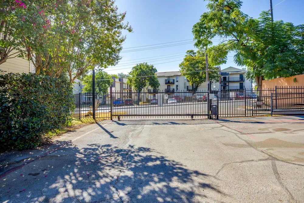 7431 Holly Hill Dr Drive #101 Dallas, TX 75231