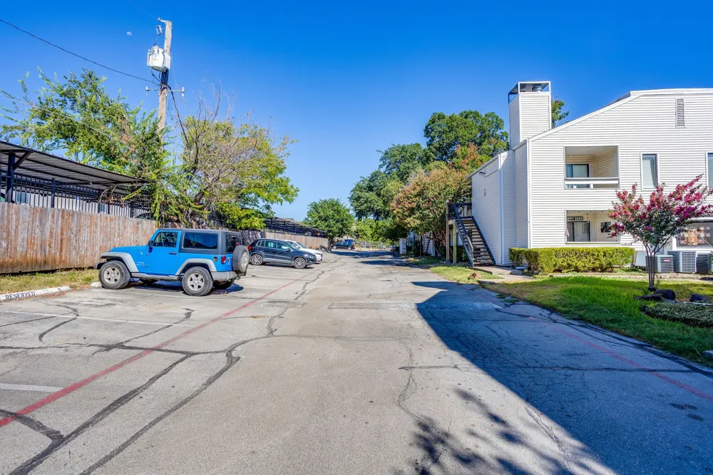 7431 Holly Hill Dr Drive #101 Dallas, TX 75231