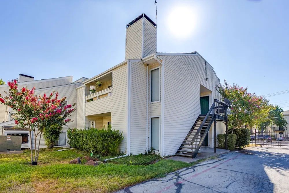 7431 Holly Hill Dr Drive #101 Dallas, TX 75231