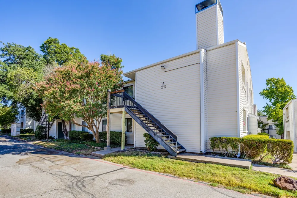 7431 Holly Hill Dr Drive #101 Dallas, TX 75231