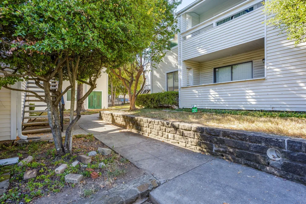 7431 Holly Hill Dr Drive #101 Dallas, TX 75231
