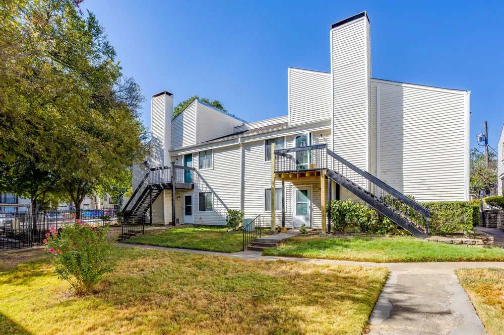 7431 Holly Hill Dr Drive #101 Dallas, TX 75231