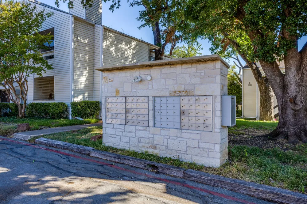 7431 Holly Hill Dr Drive #101 Dallas, TX 75231