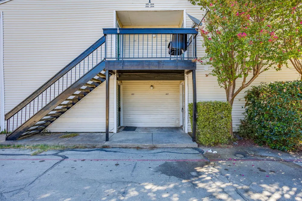 7431 Holly Hill Dr Drive #101 Dallas, TX 75231