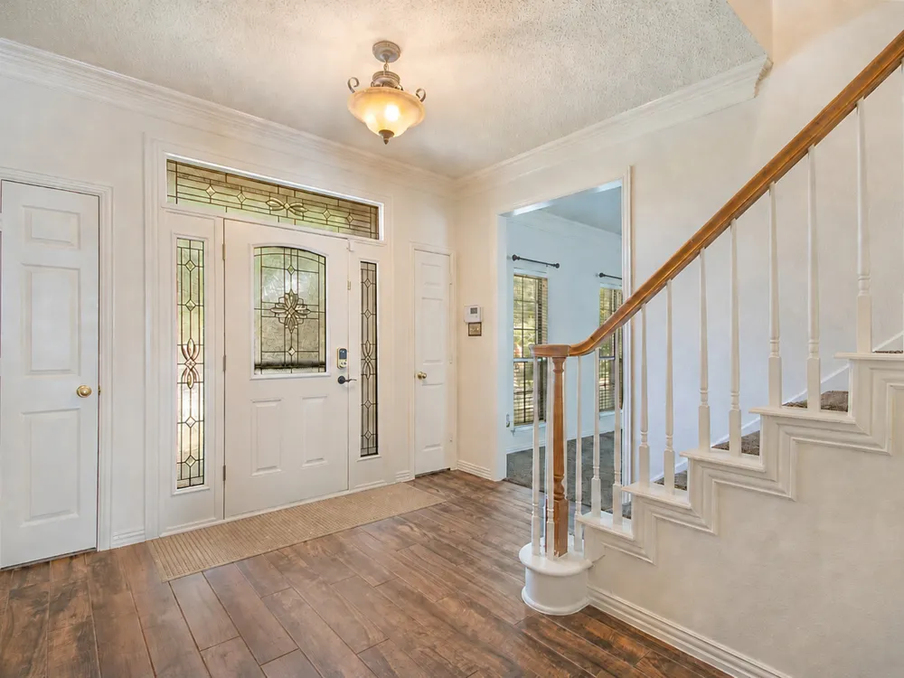 1086 Woodbriar Drive Grapevine, TX 76051