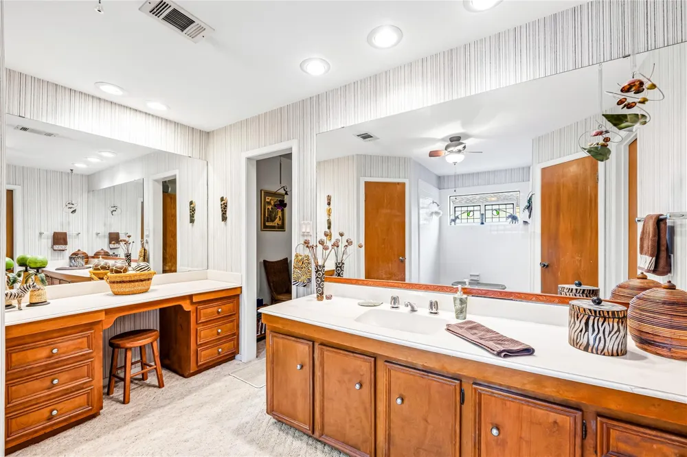 610 Cypresswood Drive Spring, TX 77388