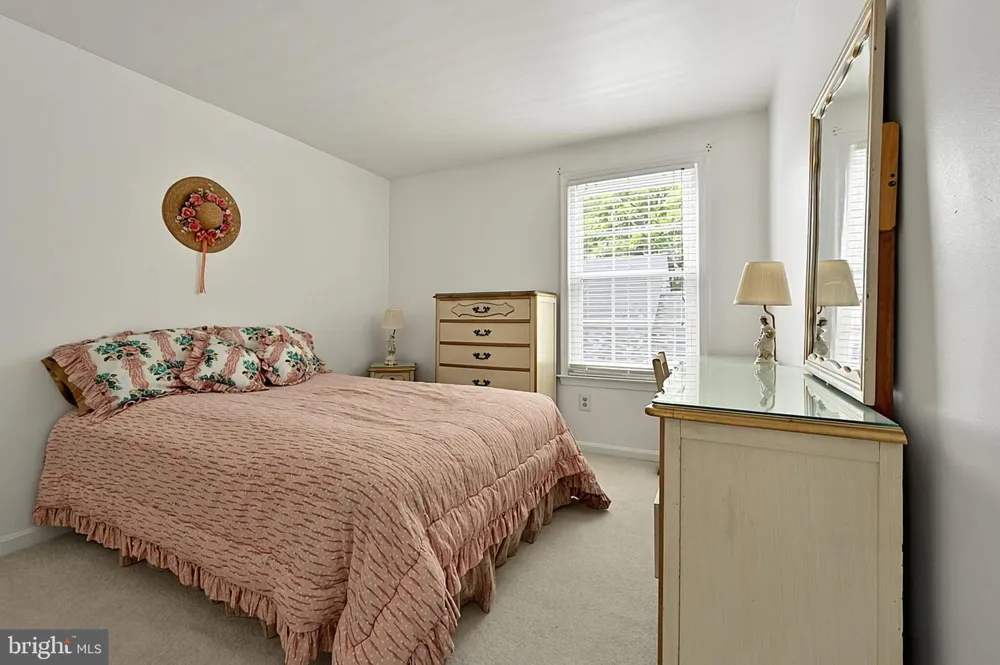 7521 CROSS GATE LANE Alexandria, VA 22315