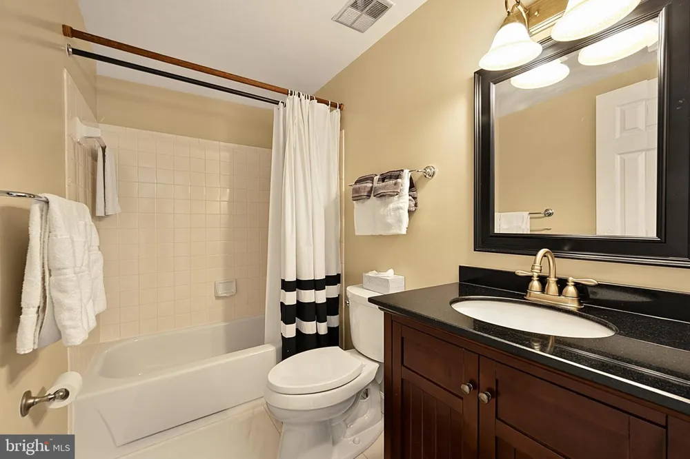 7521 CROSS GATE LANE Alexandria, VA 22315