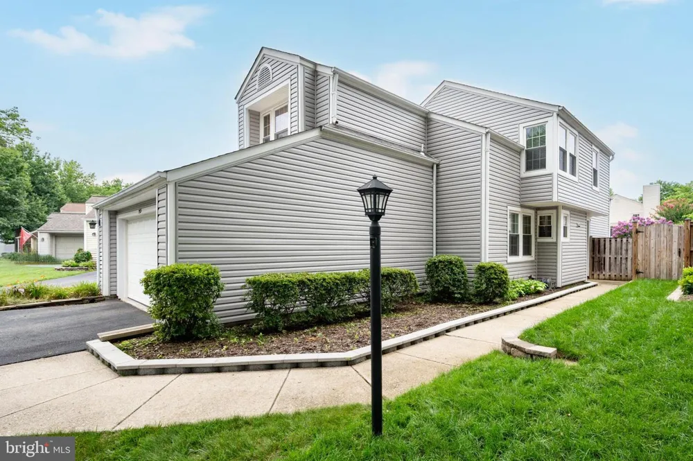 7521 CROSS GATE LANE Alexandria, VA 22315