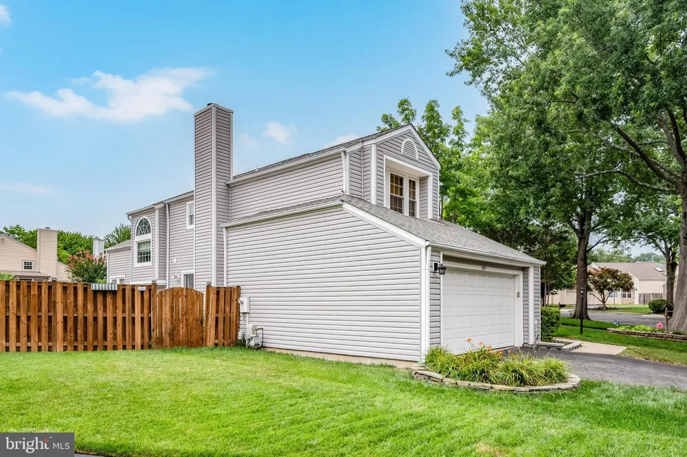 7521 CROSS GATE LANE Alexandria, VA 22315