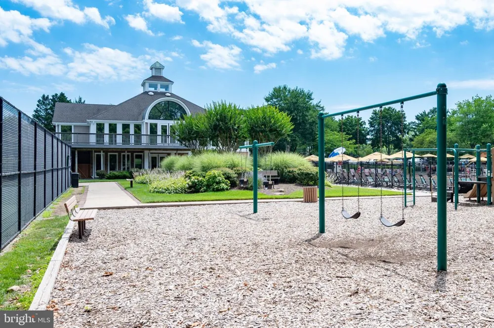 7521 CROSS GATE LANE Alexandria, VA 22315