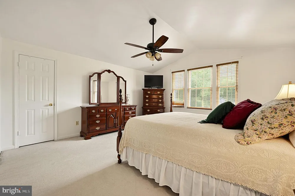 7521 CROSS GATE LANE Alexandria, VA 22315