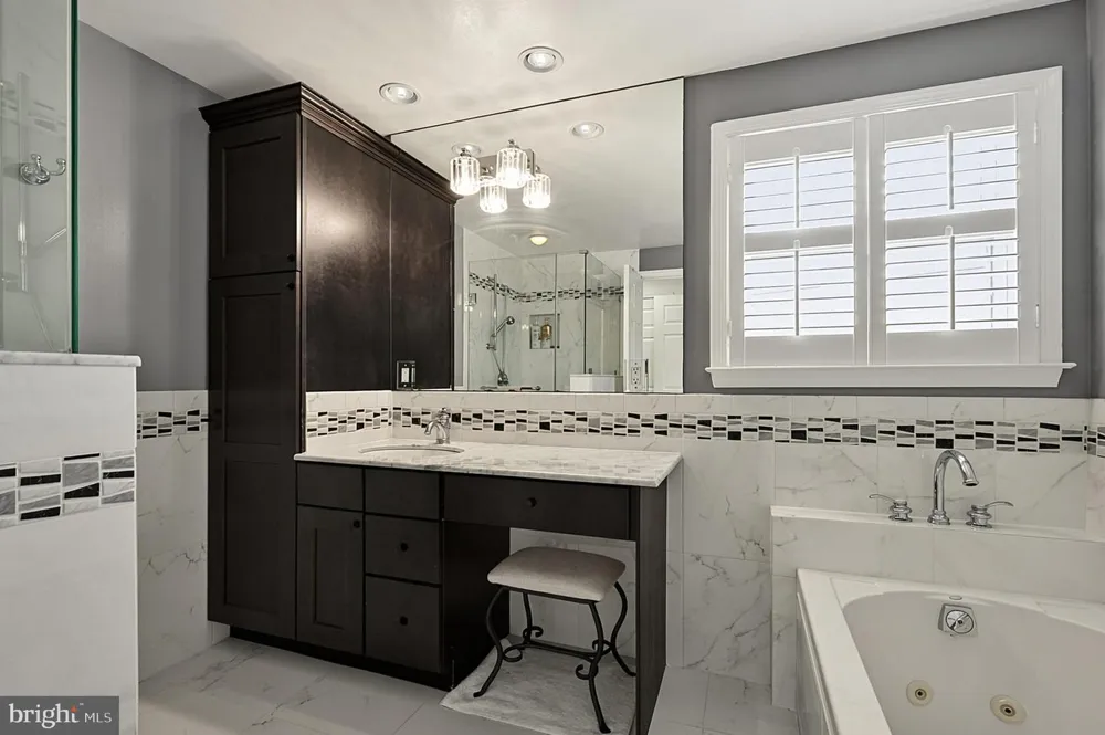 7521 CROSS GATE LANE Alexandria, VA 22315