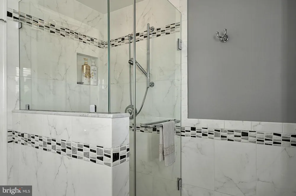 7521 CROSS GATE LANE Alexandria, VA 22315