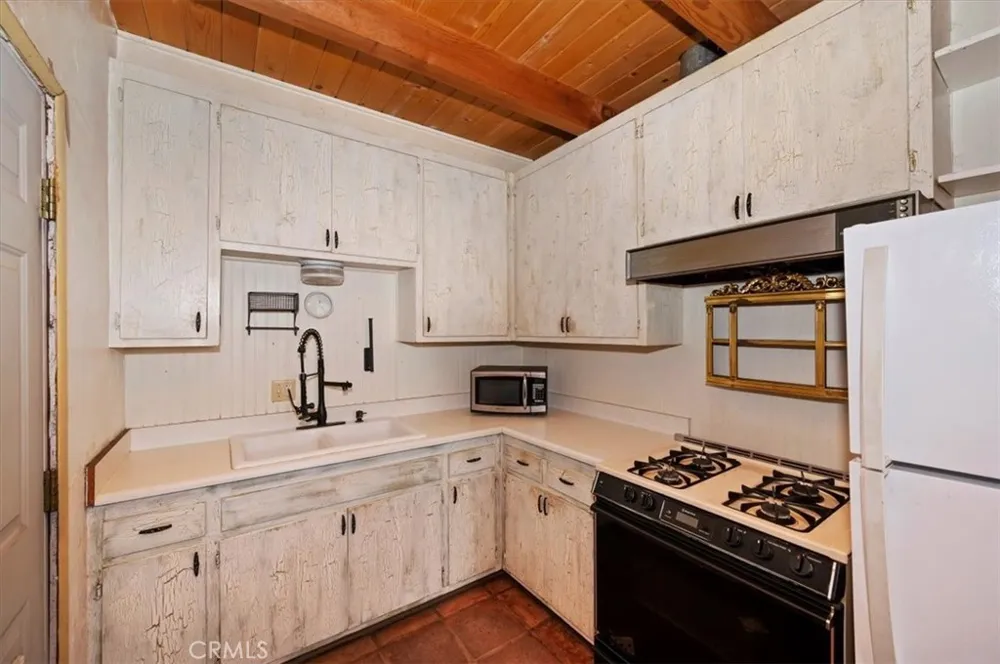 313 Leonard Sugarloaf, CA 92386