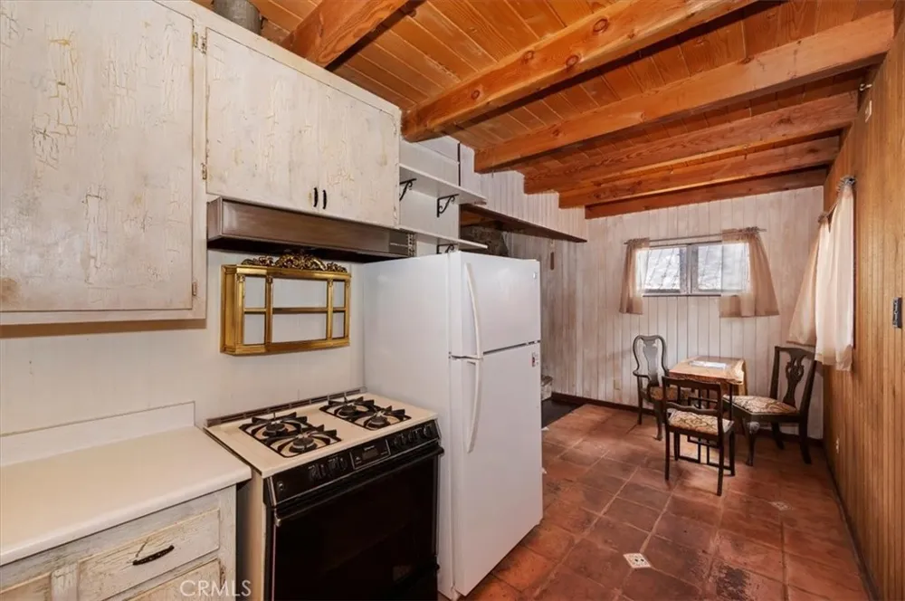 313 Leonard Sugarloaf, CA 92386