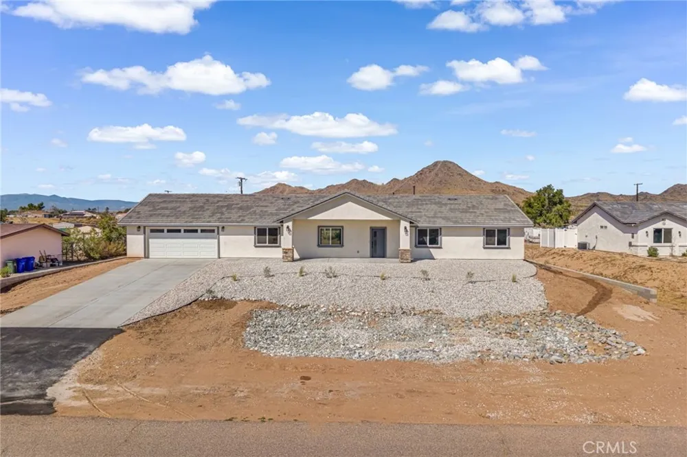 16218 Quantico Rd E Apple Valley, CA 92307